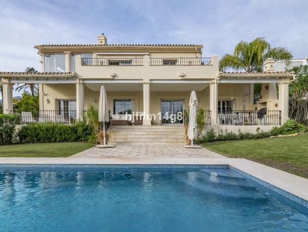 Villa for sale in Nueva Andalucía, Marbella