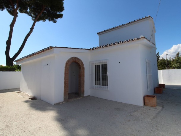 Villa for sale in San Pedro de Alcántara, Marbella
