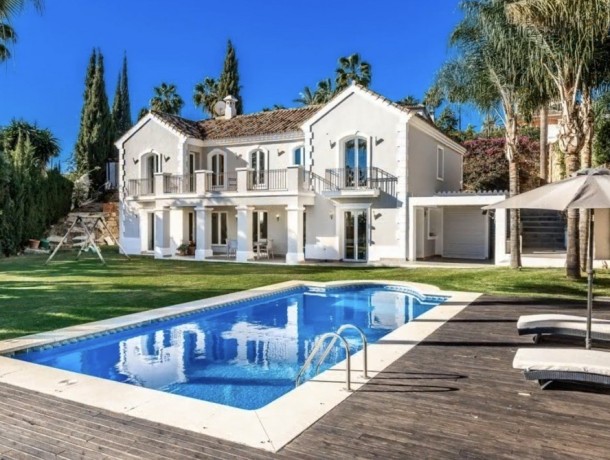 Villa for sale in Nueva Andalucía, Marbella