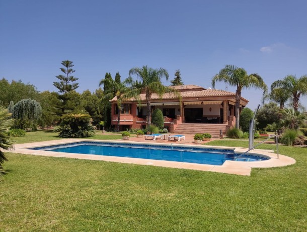 Villa for sale in Coín, Marbella