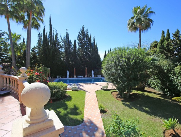Villa for sale in Sierra Blanca, Marbella