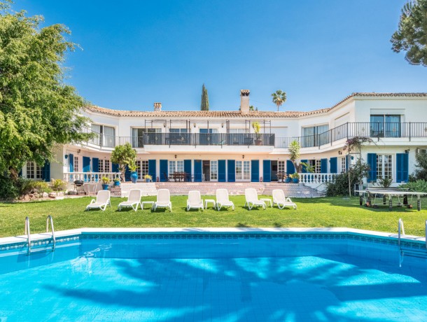 Villa for sale in Sierrezuela, Marbella