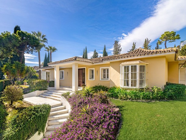 Villa for sale in Sierra Blanca, Marbella