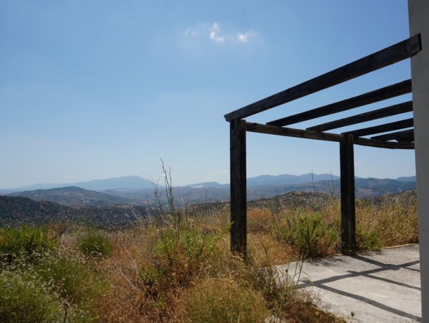 Villa for sale in Yunquera, Marbella