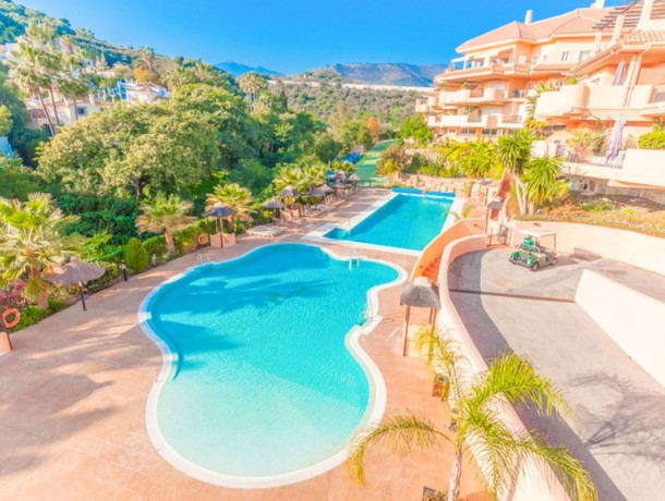 Apartment for sale in Nueva Andalucía, Marbella