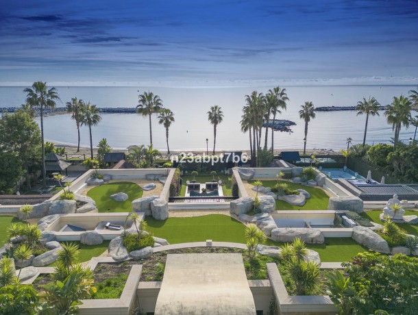 Villa for sale in Puerto Banús, Marbella