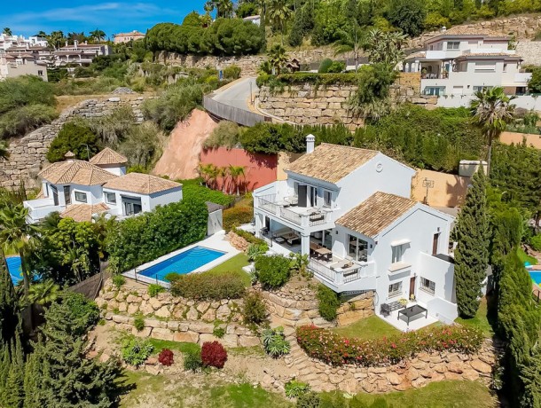 Villa for sale in Los Almendros, Marbella