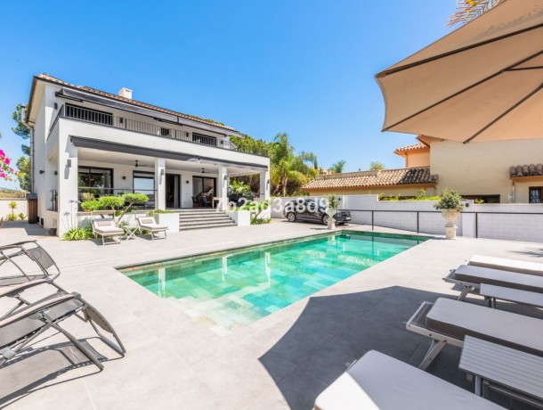 Villa for sale in Río Real, Marbella