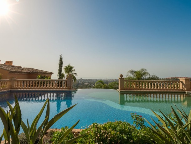 Apartment for sale in Nueva Andalucía, Marbella