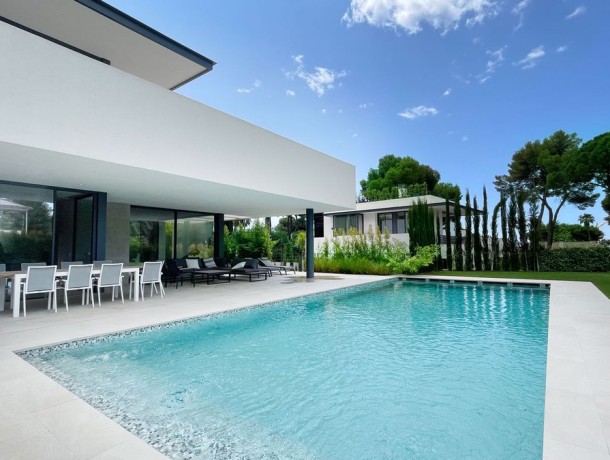Villa for sale in The Golden Mile, Marbella