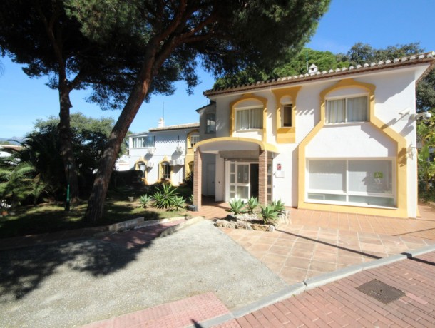 Commercial for sale in Elviria, Marbella