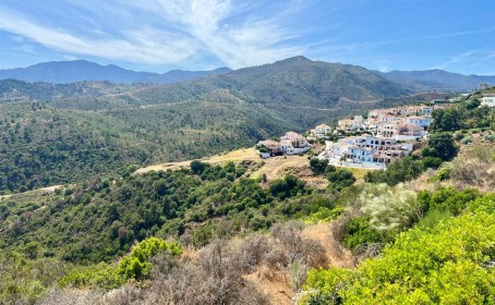 Plot for sale in , Benahavís