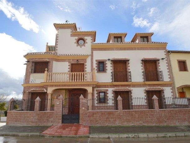 Villa for sale in Villanueva De La Concepcion, Marbella