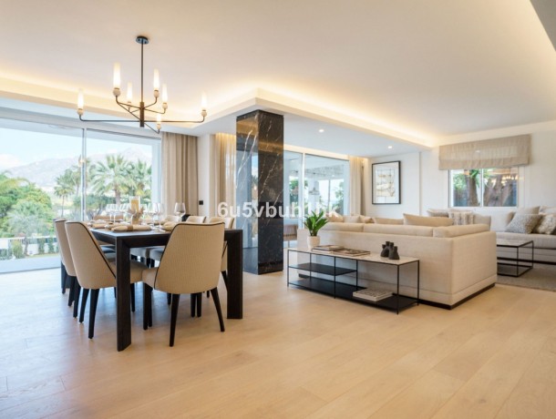 Villa for sale in Nueva Andalucía, Marbella