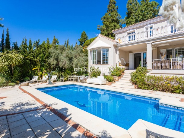Villa for sale in Calahonda, Marbella