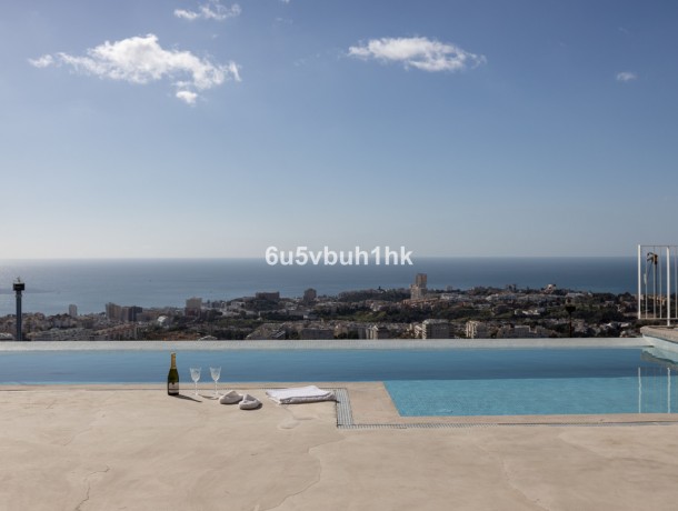 Villa for sale in Benalmadena, Marbella