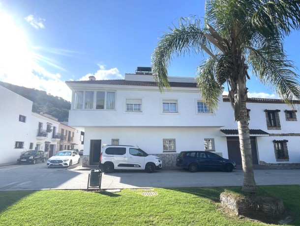 Townhouse for sale in Casares, Marbella