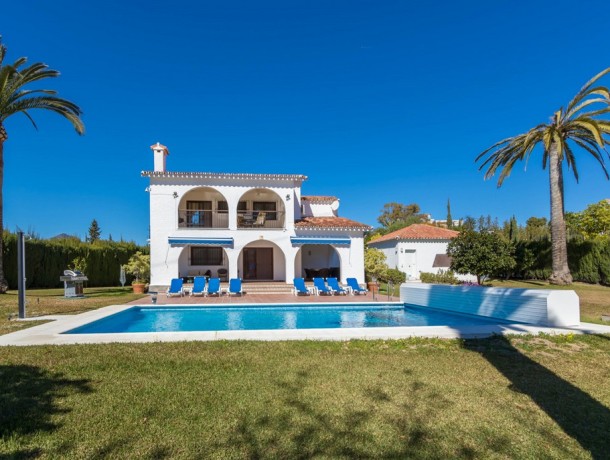 Villa for sale in Atalaya, Marbella