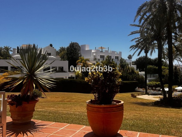 Apartment for sale in Nueva Andalucía, Marbella