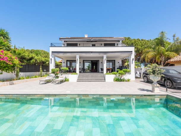 Villa for sale in Río Real, Marbella