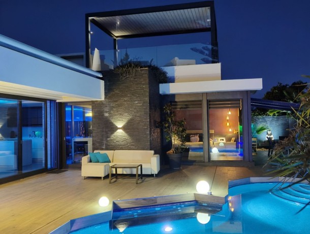 Villa for sale in Las Chapas, Marbella