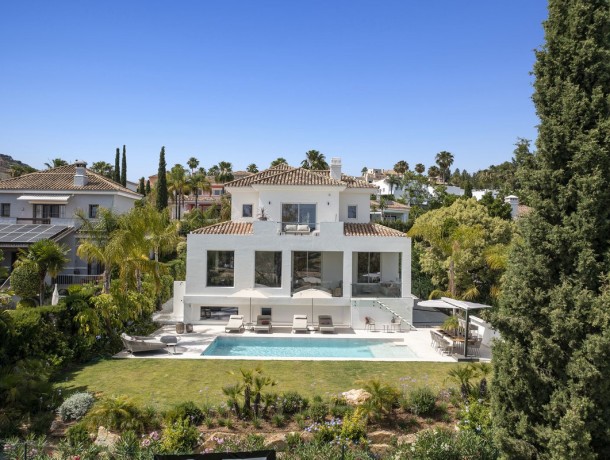 Villa for sale in Atalaya, Marbella