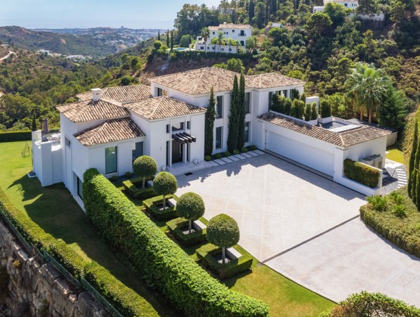 Villa for sale in El Madroñal, Marbella