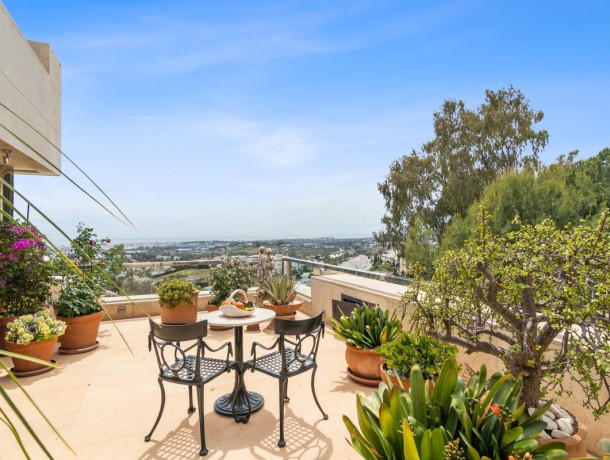 Apartment for sale in Nueva Andalucía, Marbella