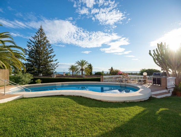 Villa for sale in Elviria, Marbella