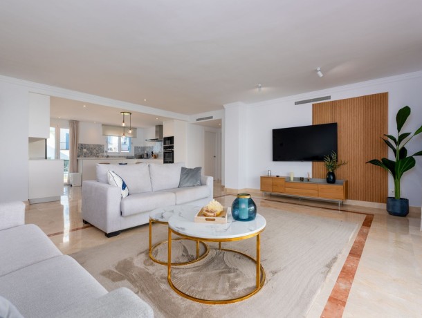 Apartment for sale in El Paraiso, Marbella