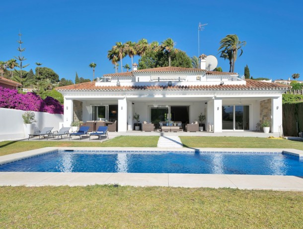 Villa for sale in El Paraiso, Marbella