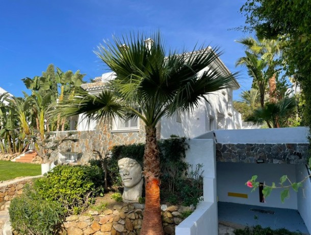Villa for sale in Nueva Andalucía, Marbella