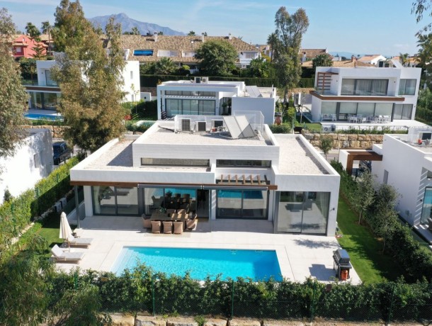 Villa for sale in Atalaya, Marbella