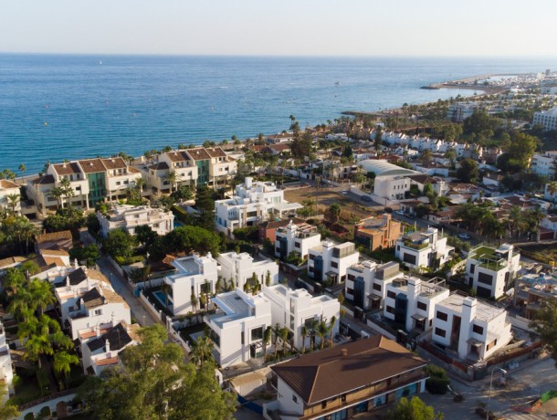 Villa for sale in The Golden Mile, Marbella