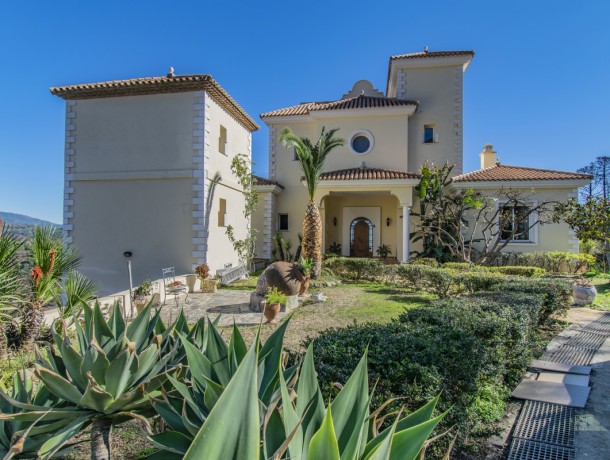 Villa for sale in Estepona, Marbella
