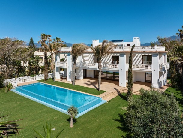 Villa for sale in Estepona, Marbella