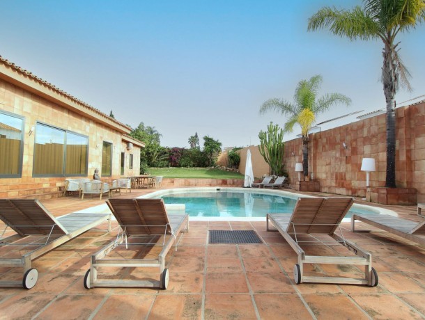 Villa for sale in Atalaya, Marbella