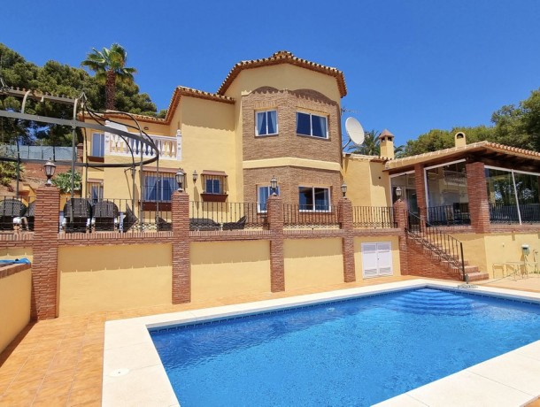 Villa for sale in Hacienda Las Chapas, Marbella