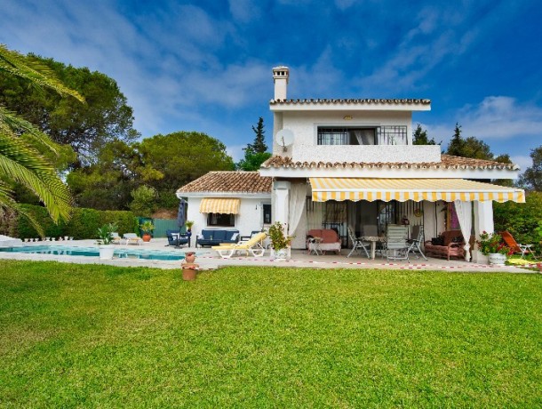 Villa for sale in Calahonda, Marbella