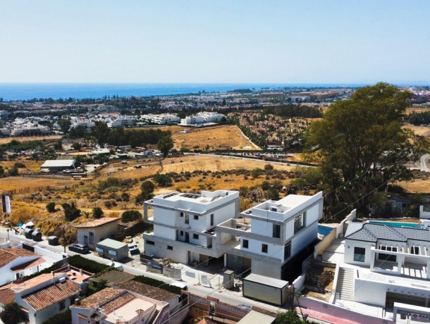 Villa for sale in Nueva Andalucía, Marbella
