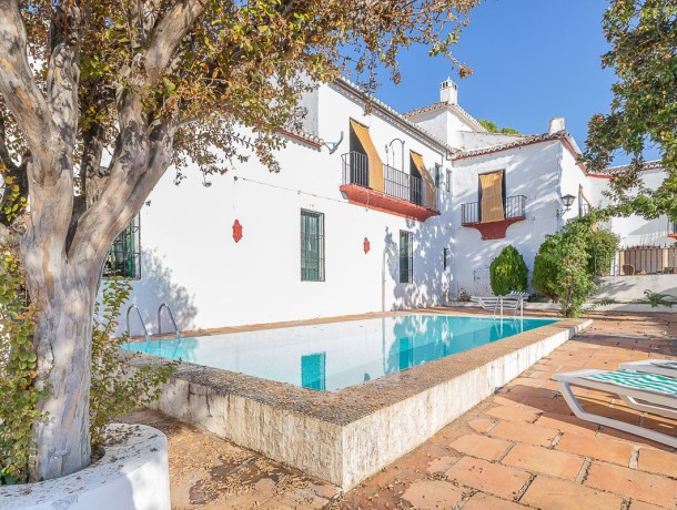 Villa for sale in Ronda, Marbella
