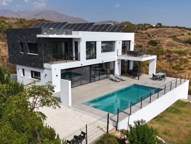 Villa for sale in La Cala Golf, Marbella