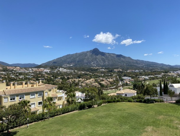Apartment for sale in Nueva Andalucía, Marbella