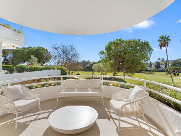 Apartment for sale in Nueva Andalucía, Marbella