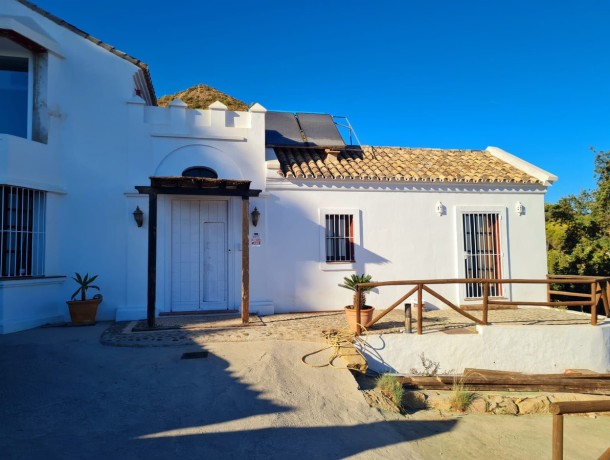 Villa for sale in Ojén, Marbella