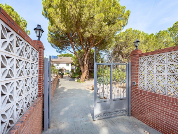 Villa for sale in Alhaurín de la Torre, Marbella