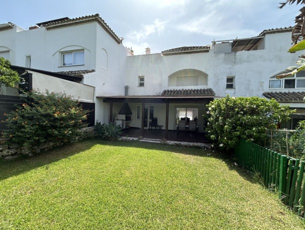 Townhouse for sale in Estepona, Marbella