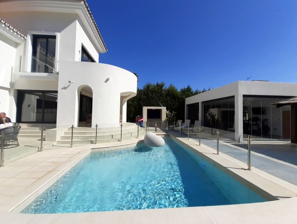 Villa for sale in El Paraiso, Marbella
