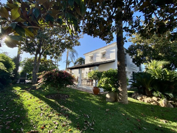 Villa for sale in Cortijo Blanco, Marbella
