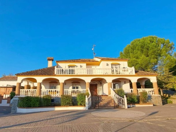 Villa for sale in Arriate, Marbella